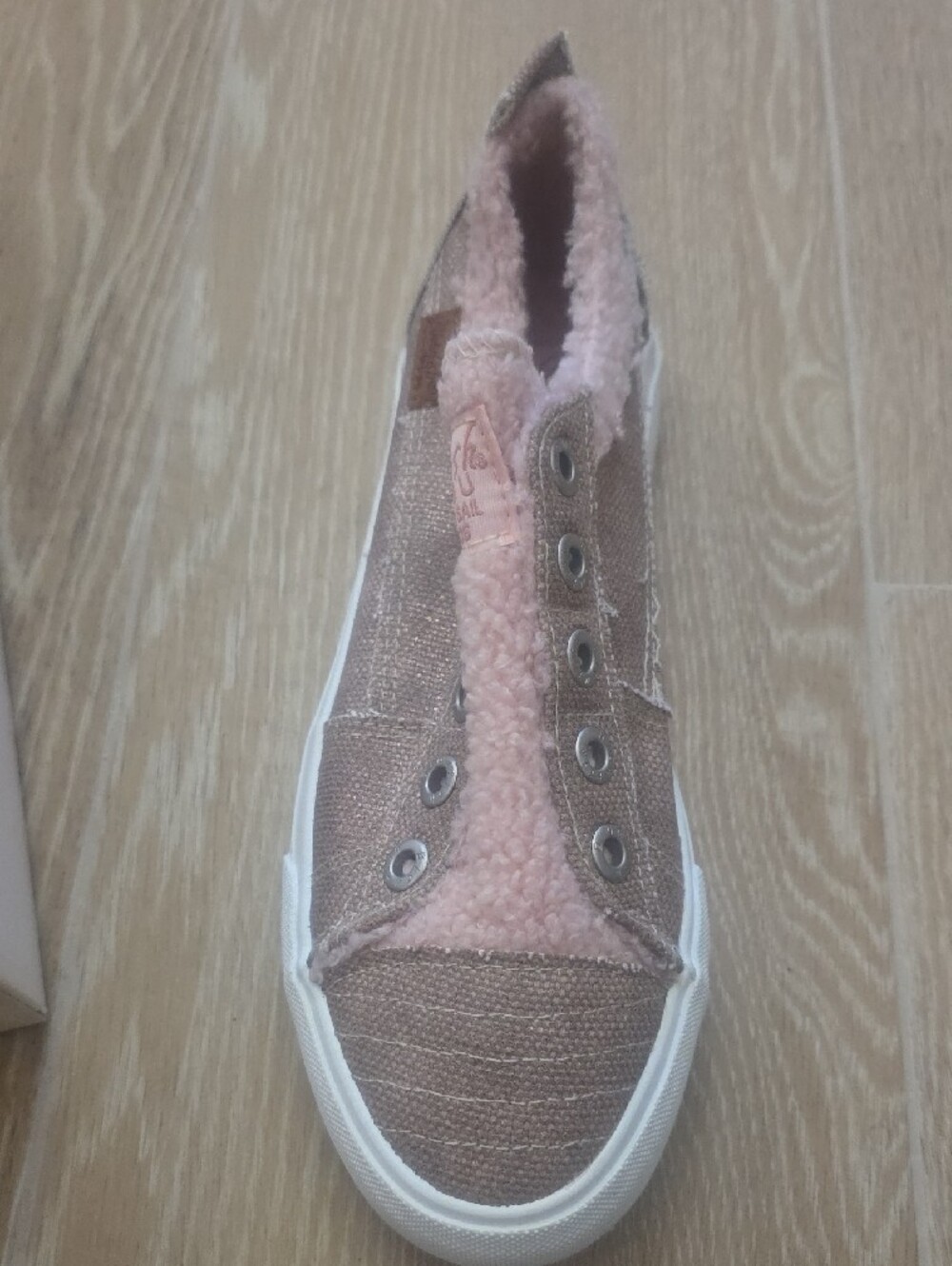 Blowfish Kids Dusty Pink Sherpa Slip-On Sneakers with Blue Sole - Picture 2 of 5